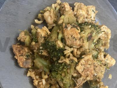 Vištiena su brokoliais pagrindine nuotrauka