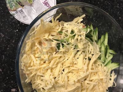 Lengvos jūros gėrybių salotos Žingsnis 3