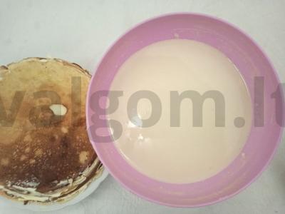 Skanūs blyneliai su juodaisiais ikrais, avokadais ir raudona žuvimi Žingsnis 1