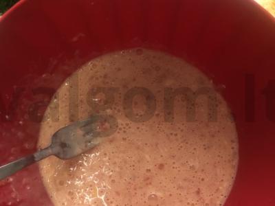 Pita pica su dešrelėmis ir pomidorų tyre Žingsnis 2