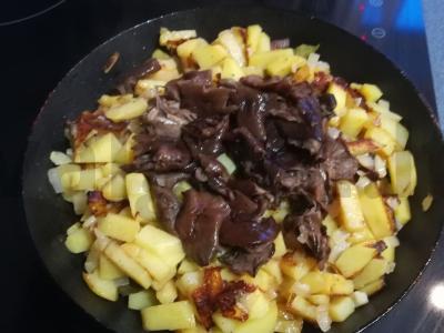 Bulvės su sultingais grybais Žingsnis 5