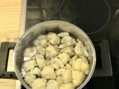 Žiediniai kopūstai, kepti su džiūvėsėliais Žingsnis 2