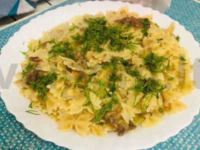 Mini farfalle su troškiniu pagrindine nuotrauka