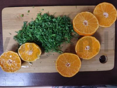 Lengvai sūdyta rausvoji lašiša mandarinų ir krapų padaže Žingsnis 1