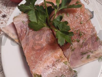 Lengvai sūdyta rausvoji lašiša mandarinų ir krapų padaže pagrindine nuotrauka