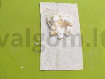 Pita vamzdeliai su varške ir bananais Žingsnis 3