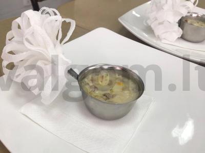 Klasikinis Julienne su prieskoniais pagrindine nuotrauka