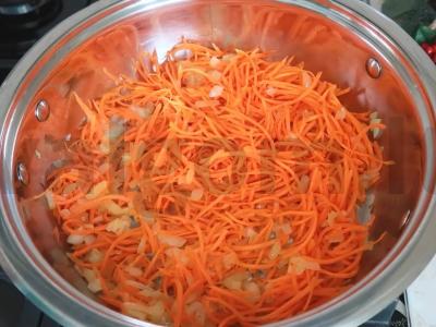 Trapus bulguras su vištiena, morkomis ir svogūnais Žingsnis 2