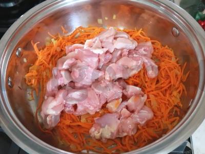 Trapus bulguras su vištiena, morkomis ir svogūnais Žingsnis 3