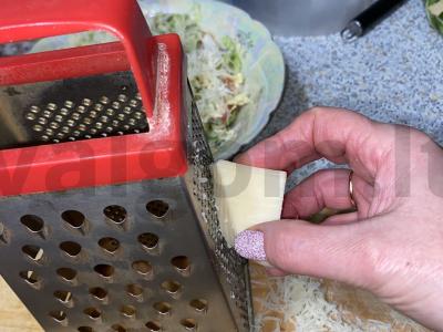 Salotos "Nedotsezar" su Pekino kopūstais ir parmezanu Žingsnis 5