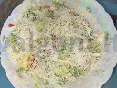 Salotos "Nedotsezar" su Pekino kopūstais ir parmezanu pagrindine nuotrauka