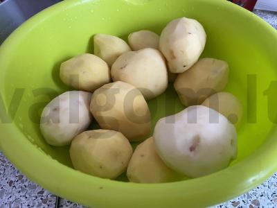 Įdarytos bulvių valtys Žingsnis 1