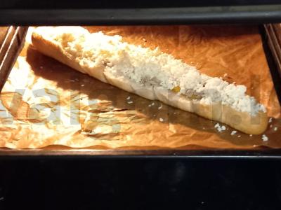 Bagetė, kepta su kiaušiniais, konservuota rausvąja lašiša ir sūriu Žingsnis 8
