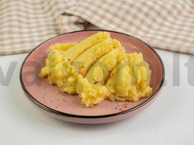 Bulvių košė su mėsos sultiniu pagrindine nuotrauka