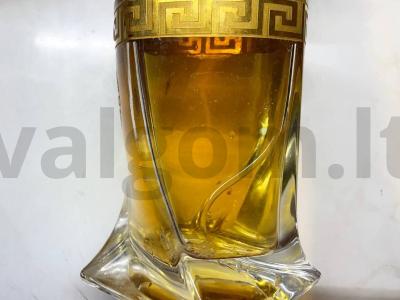 Kanadietiškas grogas, gaminamas iš viskio, klevų sirupo ir sulos Žingsnis 1