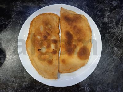 Ėriena chebureki pagrindine nuotrauka