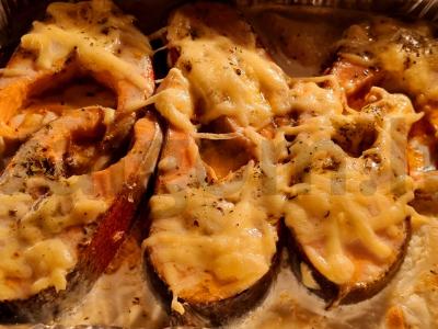 Upėtakis, keptas grietinėlės ir česnakų padaže pagrindine nuotrauka