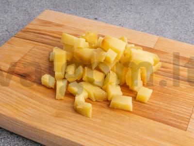 Bulvių salotos su rūkyta skumbre Žingsnis 1