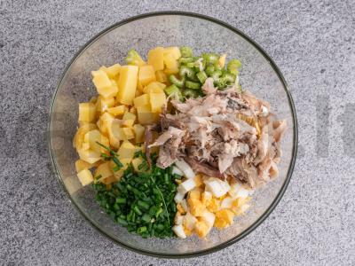 Bulvių salotos su rūkyta skumbre Žingsnis 3