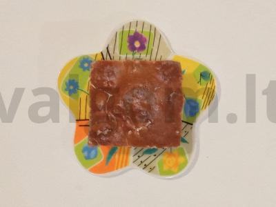 Aromatingas pyragas su cukruotais vaisiais pagrindine nuotrauka