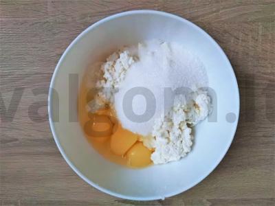Varškės pudingas garintuve Žingsnis 1