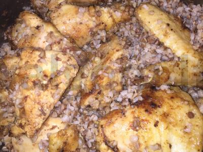 Grikiai su vištienos kojomis ir sparnais pagrindine nuotrauka