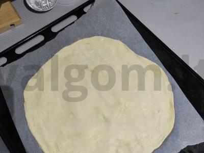 Karšta ir traški pica iš plonos tešlos Žingsnis 1