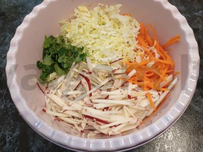 Pekino kopūstų salotos "Vitaminas" Žingsnis 2