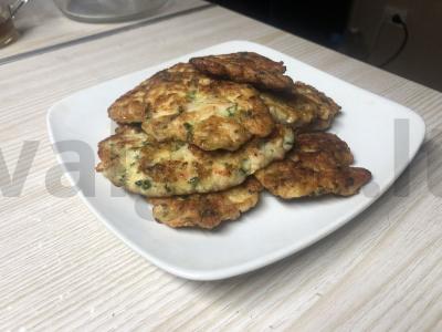 Mėsos paplotėliai su svogūnais ir žolelėmis Žingsnis 4