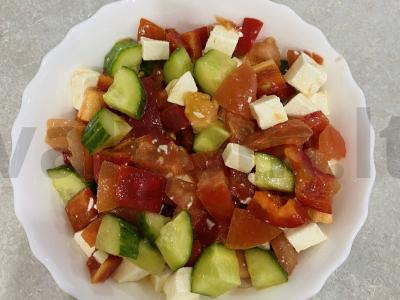 Vasaros salotos pagrindine nuotrauka