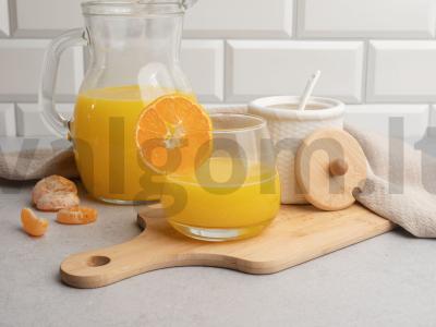 Mandarinų limonadas pagrindine nuotrauka