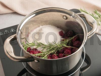 Rozmarino skonio vyšnių tyrė Žingsnis 1