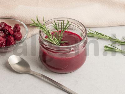 Rozmarino skonio vyšnių tyrė pagrindine nuotrauka