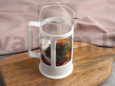 Arbata su raudonaisiais serbentais, mandarinais ir čiobreliais Žingsnis 2