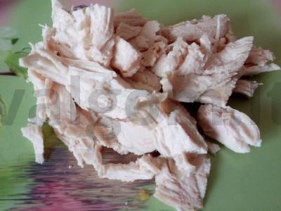 Agurkų, vištienos ir apelsinų salotos Žingsnis 1