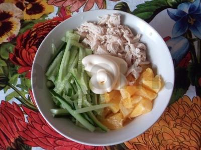 Agurkų, vištienos ir apelsinų salotos Žingsnis 4