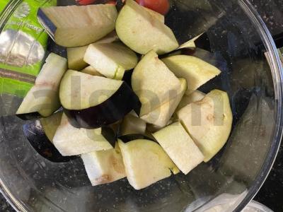 Salotos su traškiais baklažanais Žingsnis 1