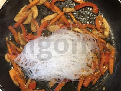 Funchose su daržovėmis ir vištiena Žingsnis 5