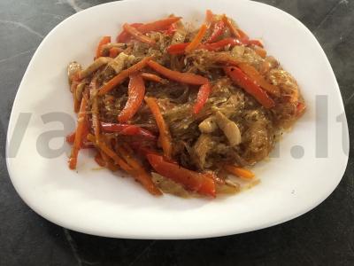 Funchose su daržovėmis ir vištiena pagrindine nuotrauka