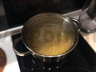 "Carbonara" ant grietinėlės "Rusiškas stilius" Žingsnis 2