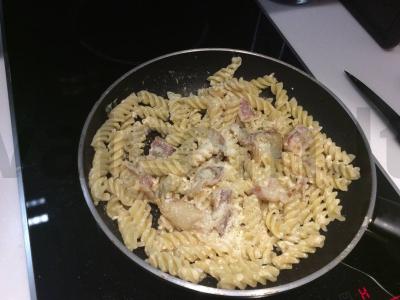 "Carbonara" ant grietinėlės "Rusiškas stilius" Žingsnis 12