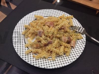 "Carbonara" ant grietinėlės "Rusiškas stilius" pagrindine nuotrauka