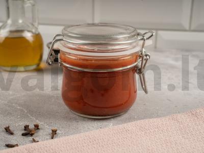 Pomidorų pasta su cinamonu ir gvazdikėliais pagrindine nuotrauka