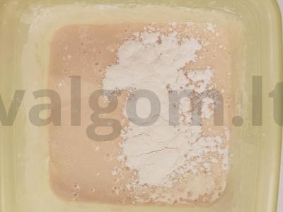 Pyragas su braškėmis ant kefyro Žingsnis 2