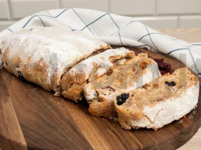 Kalėdinis stollen receptas su spanguolėmis pagrindine nuotrauka