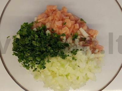 Aromatingi įdaryti laiveliai su vištiena ir pomidorais Žingsnis 1