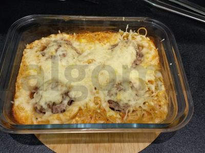 Makaronų lizdai su malta mėsa pagrindine nuotrauka