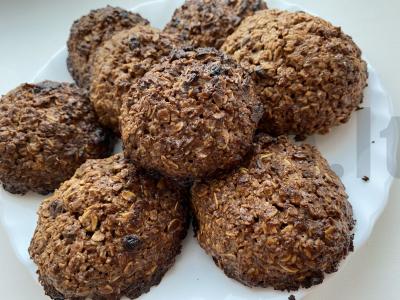 Šokoladiniai avižiniai sausainiai pagrindine nuotrauka