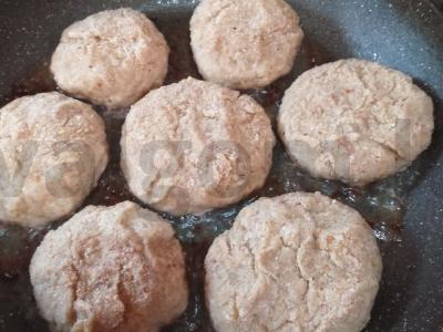 Kalakutienos kolobki su varške ir Pekino kopūstais Žingsnis 6