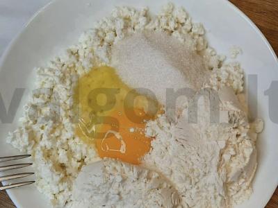 Sūrio pyragėliai iš ruginių miltų su grietine Žingsnis 3